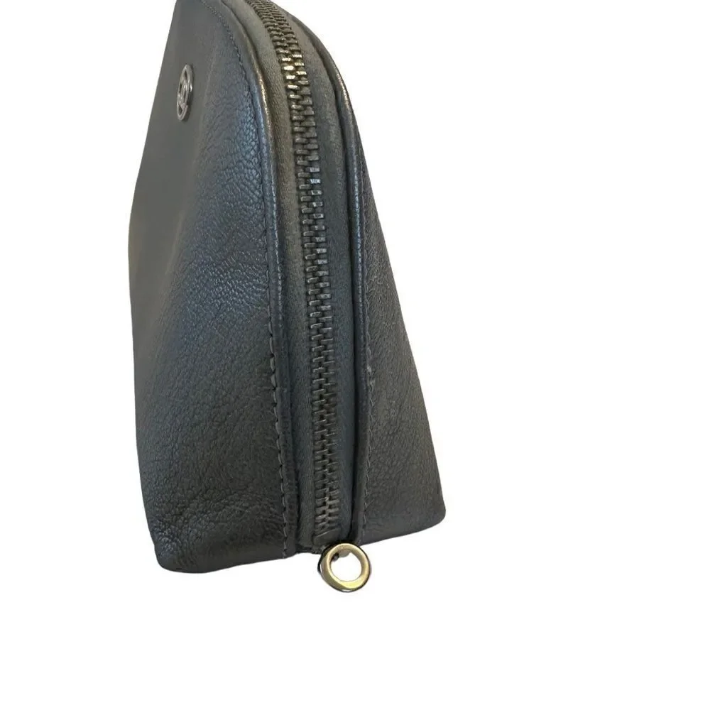 Chanel leather silver pouch - Picture 10 of 16